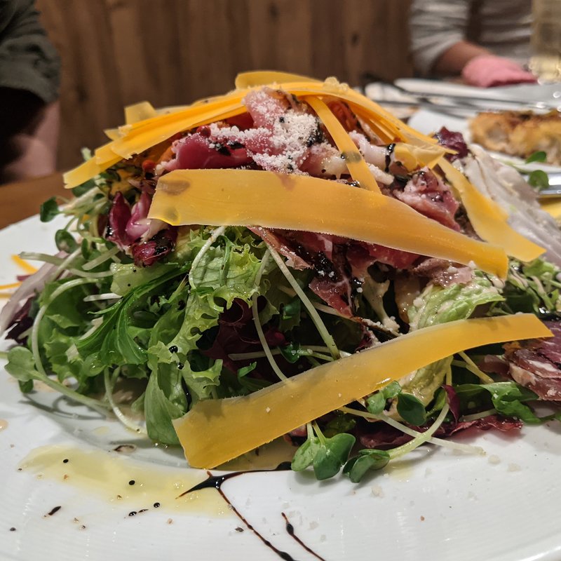 生ハム・サラミサラダ(金剛商店138番地 )