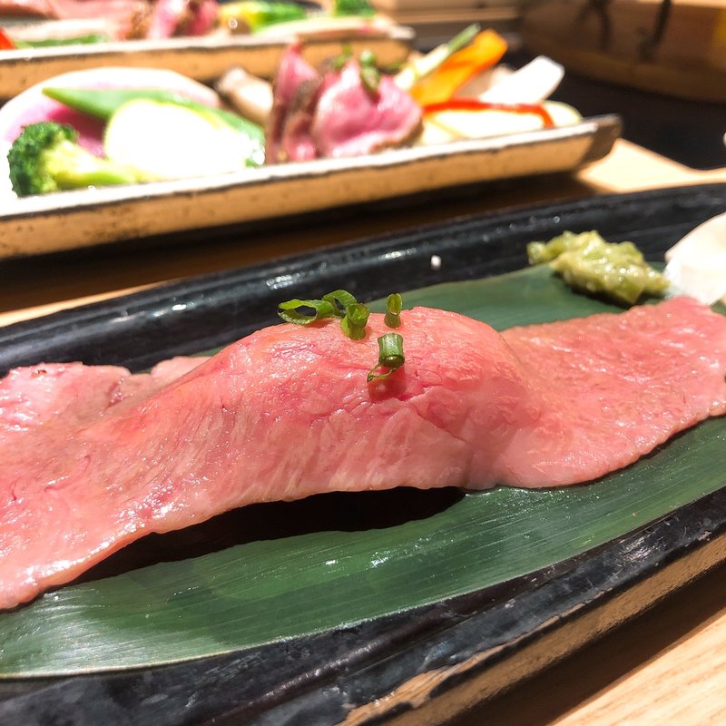 馬喰名物炙りサーロイン1本握り(1貫)(飛騨牛一頭家 馬喰一代 銀座)