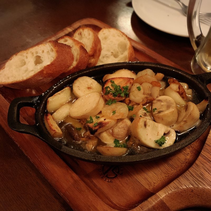 魚介とキノコのアヒージョ(KURA 中目黒店 （クラ）)