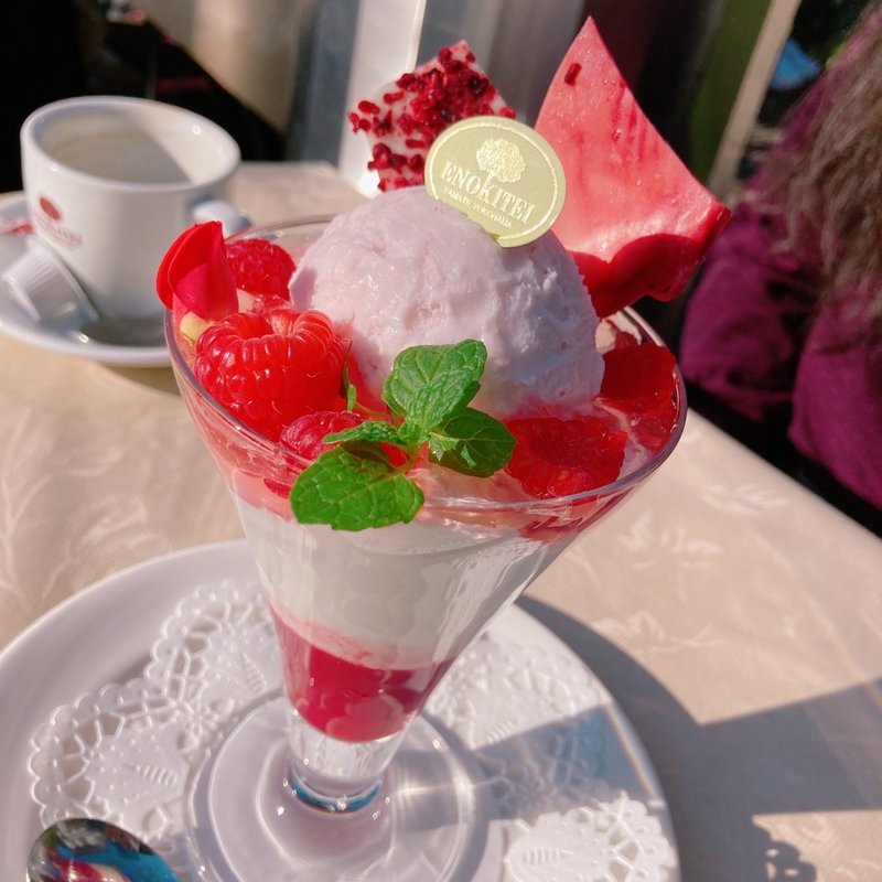 ローズパフェ(えの木てい)