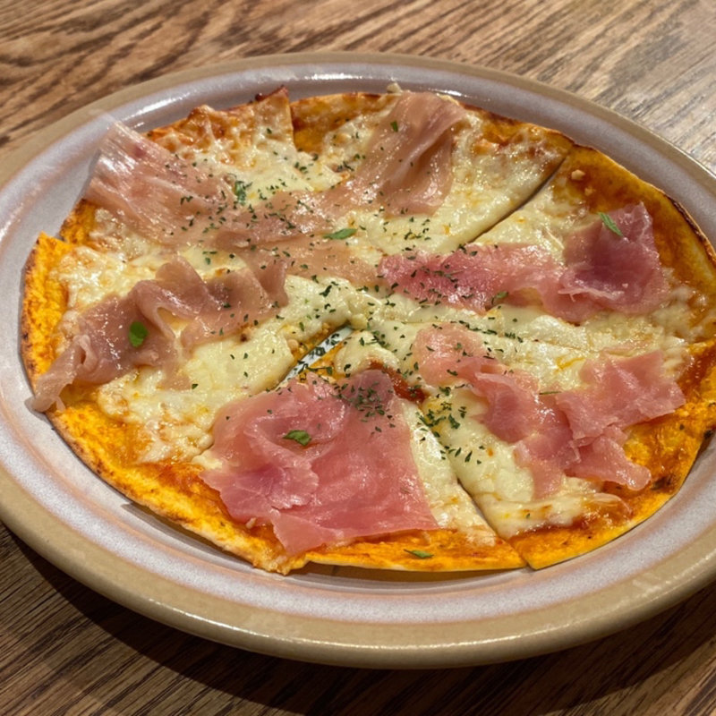 生ハムとモッツァレラチーズのピザ(旬香旬菜　まんまる （創作和食ダイニング）)