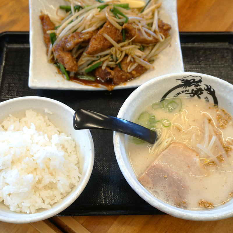 レバニラ定食(東龍軒 本城店)