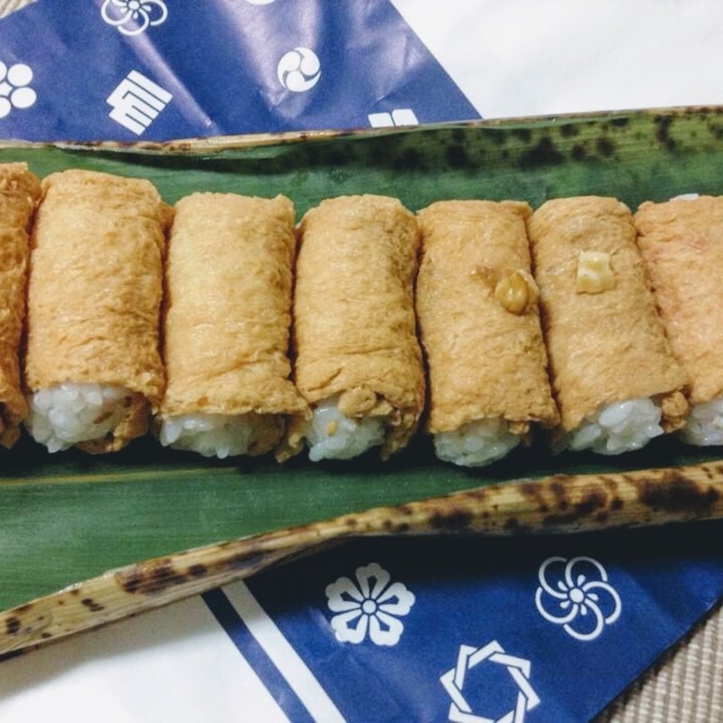 いなりすし(呼きつね （こきつね）)