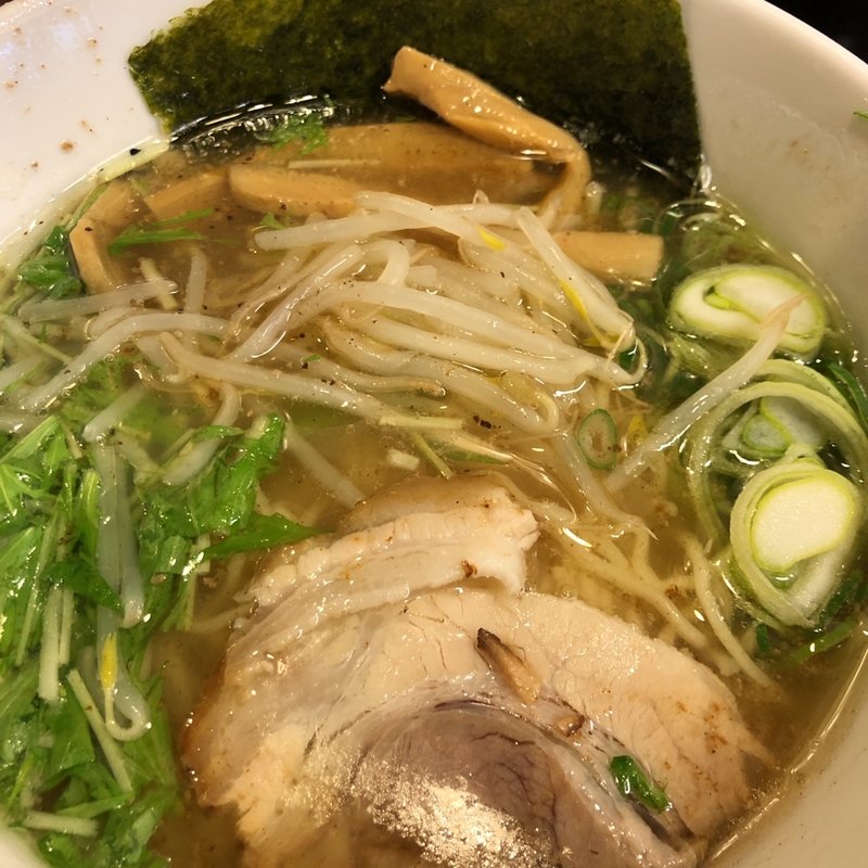 牛骨醤油ラーメン(香味徳)
