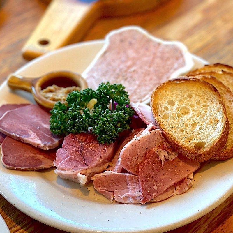 豚肉料理いろいろ盛り合わせ(つばめグリル タカシマヤタイムズスクエア店)