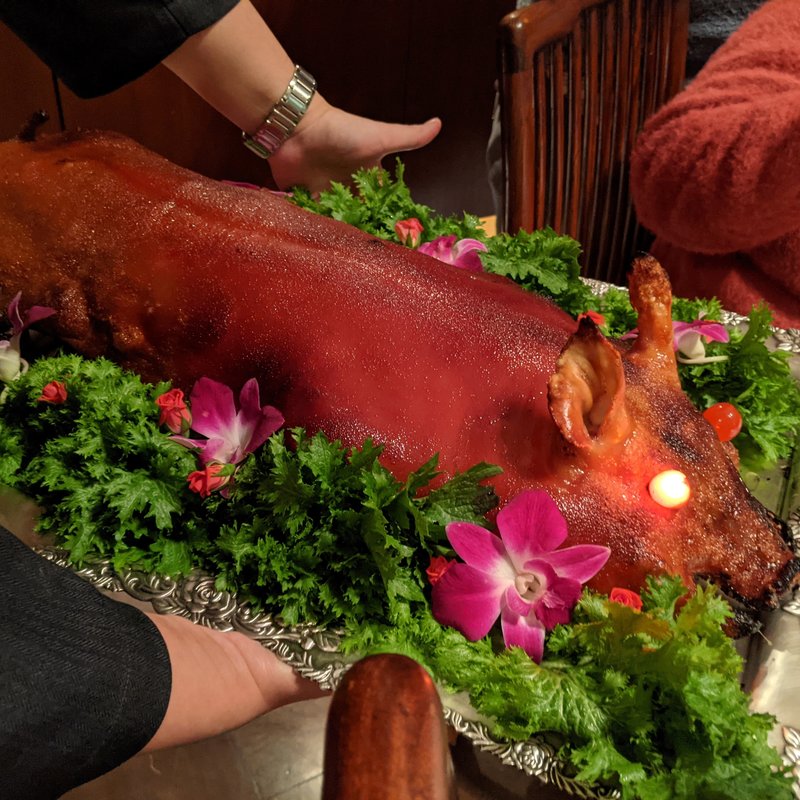 仔豚の丸焼き(赤坂璃宮 銀座店)