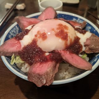 ローストビーフ丼(日本酒◎酒場 コメカラ)