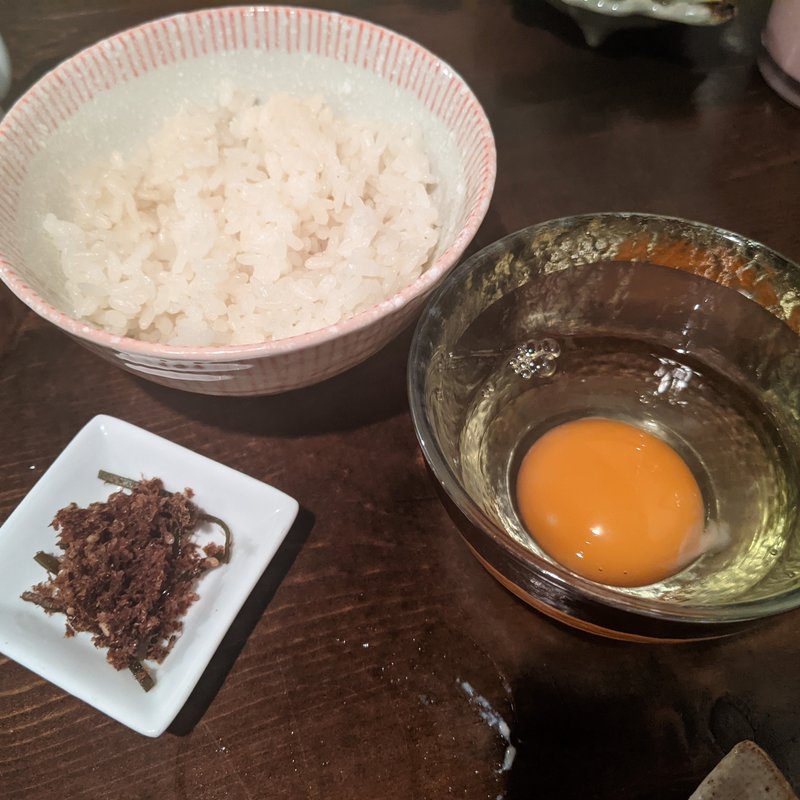 出汁で炊いたご飯のTKG(日本酒◎酒場 コメカラ)
