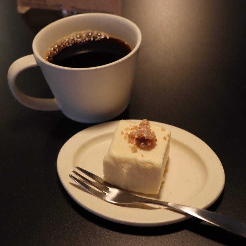 コロンビアコーヒー、チーズケーキ(TRIBUTE COFFEE)