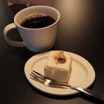コロンビアコーヒー、チーズケーキ(TRIBUTE COFFEE)