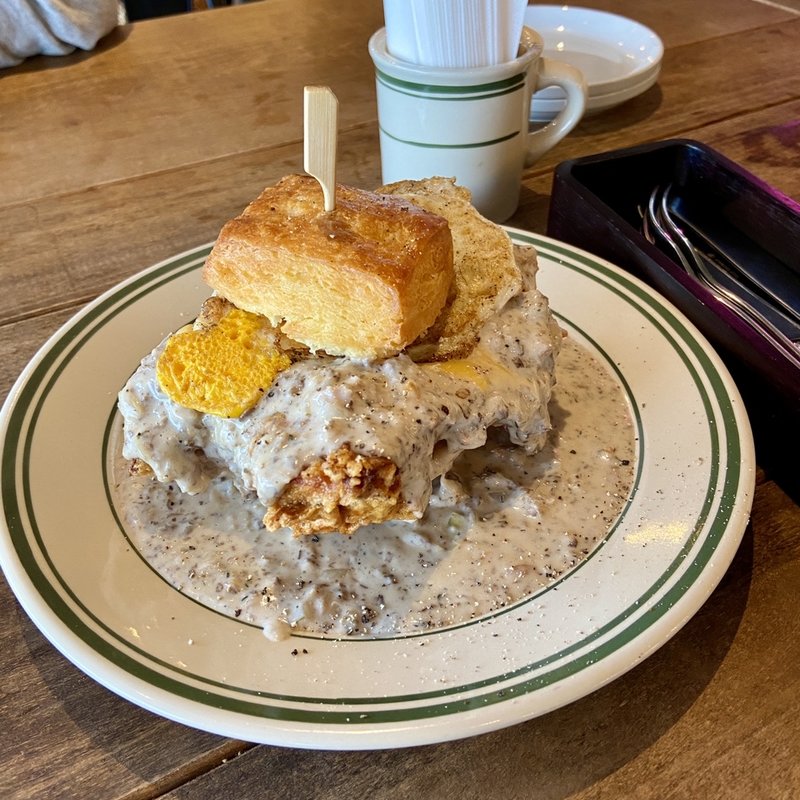 ビスケットサンド　チキングレイビー(ジバゴコーヒーローステリー)