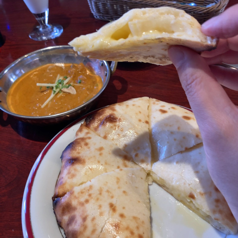 ベジタブルカレーにチーズナン(パティヤラパレス)