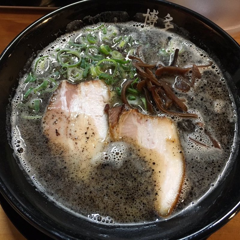 黒とんこつ(博多 一吹 (はかたいぶき)【豚骨ラーメン専門店】)