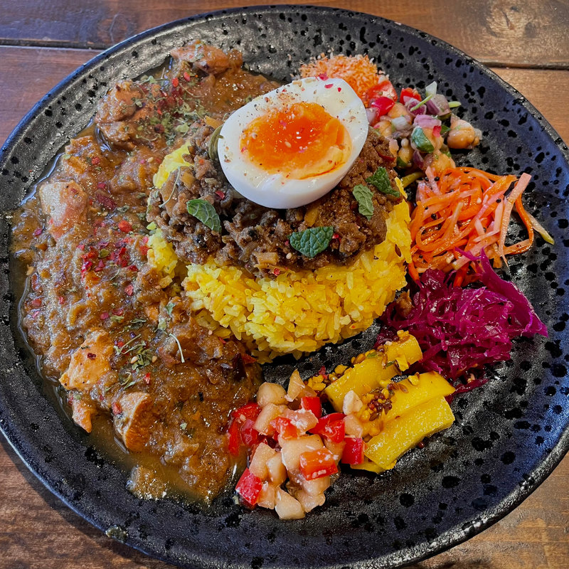 ランチカレー あいがけ2種(スパイスバル317 （サンイチナナ）)