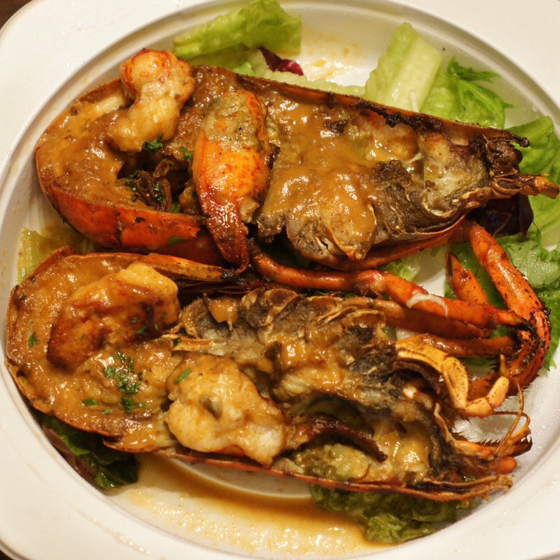 オマール海老まるまる1尾のロースト　エストラゴンソース(俺のイタリアン KABUKICHO )