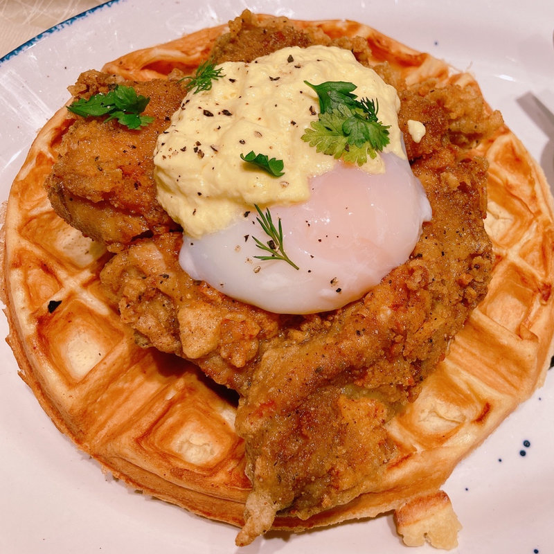 エッグベネディクト(ワッフルチキン専門店 WAFFLE CHICKEN HOMIES)