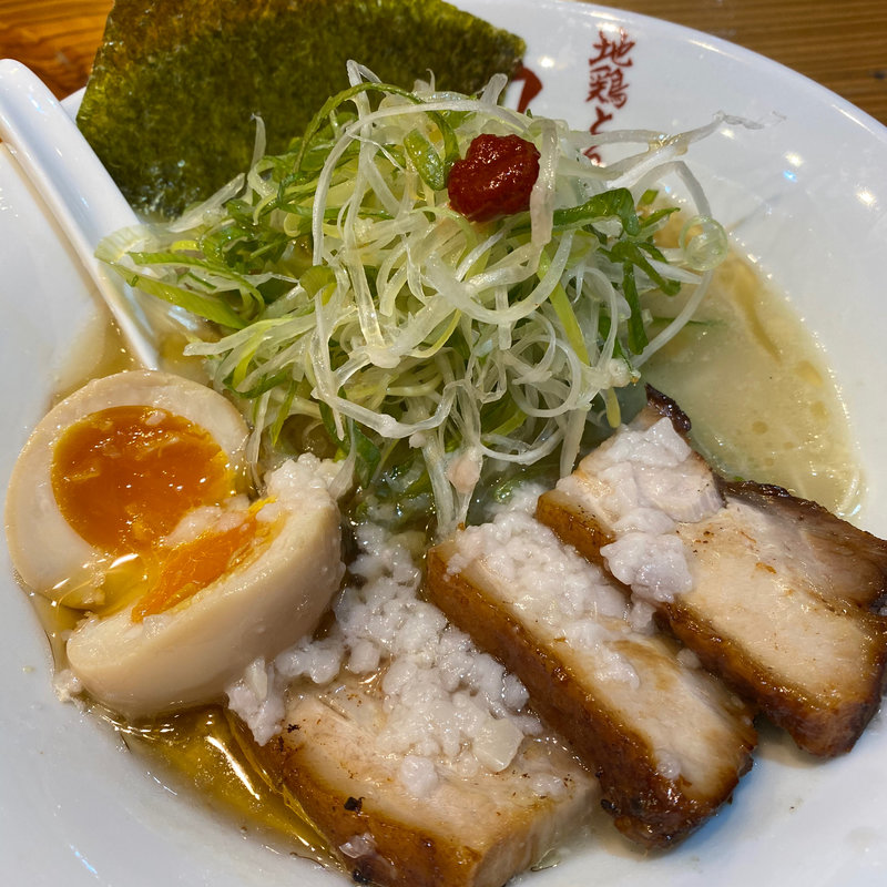 濃厚地鶏豚骨らーめん(丸銀 総本店)