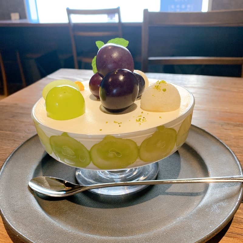 和梨とシャインマスカットのパルフェ(DORUMIRU.yasakanotou)