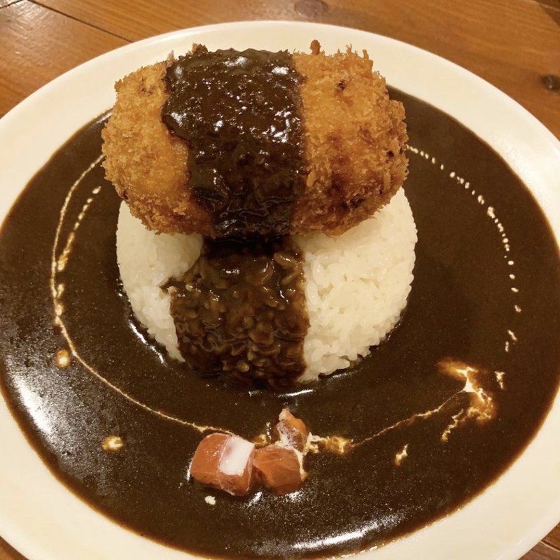 たっぷりキャベツとレンコンのメンチカツカレー(OKANO CURRY (オカノカリー))