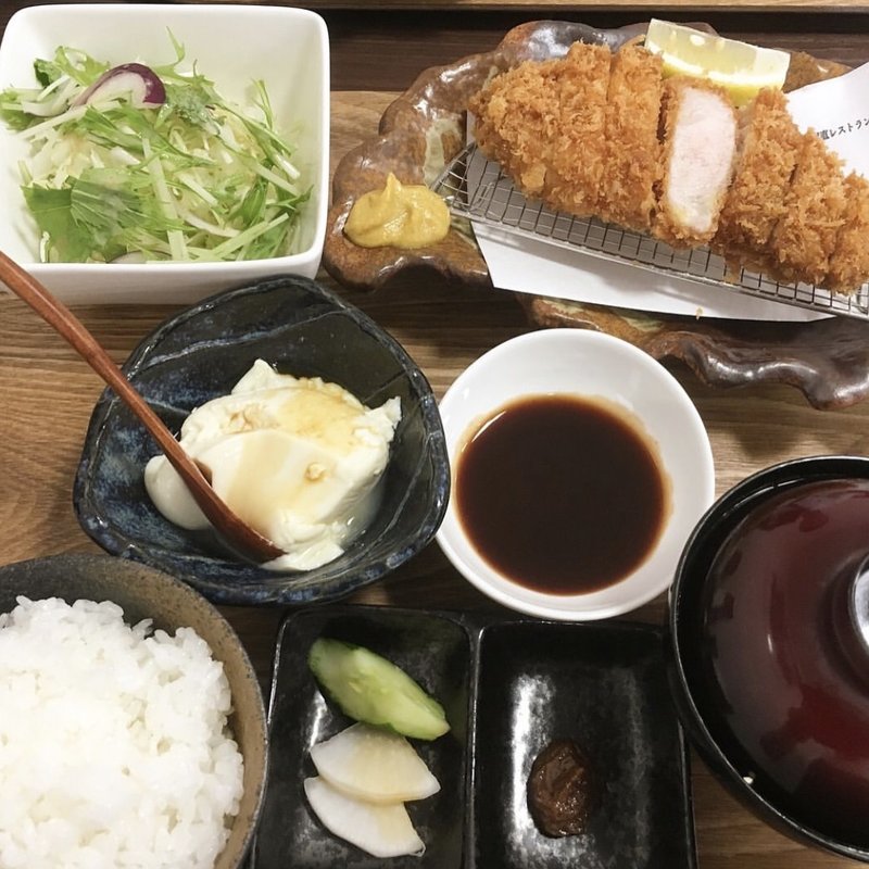 黒豚ロースカツ定食(黒豚の館 )