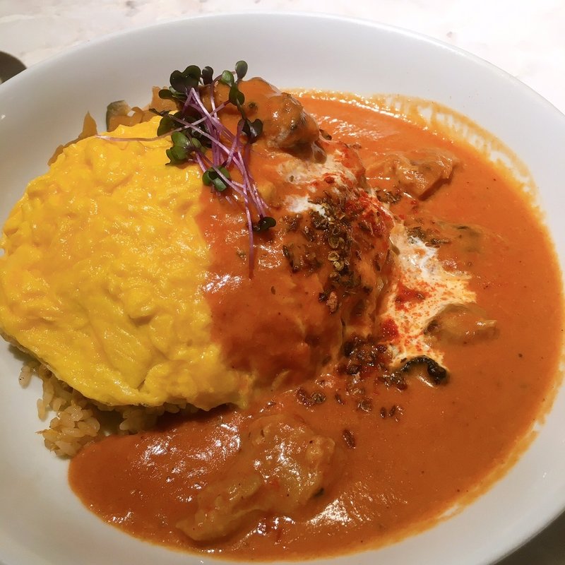 バターチキンカレーオムライス(ベビーフェイスプラネッツ 名古屋緑店)