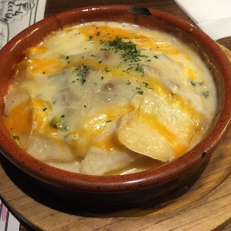4種のチーズとじゃがいものグラタン(LIGNOSA CAFE)