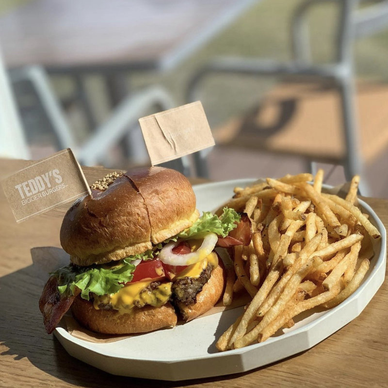 (テディーズ ビガー バーガー 日向市金ヶ浜店)