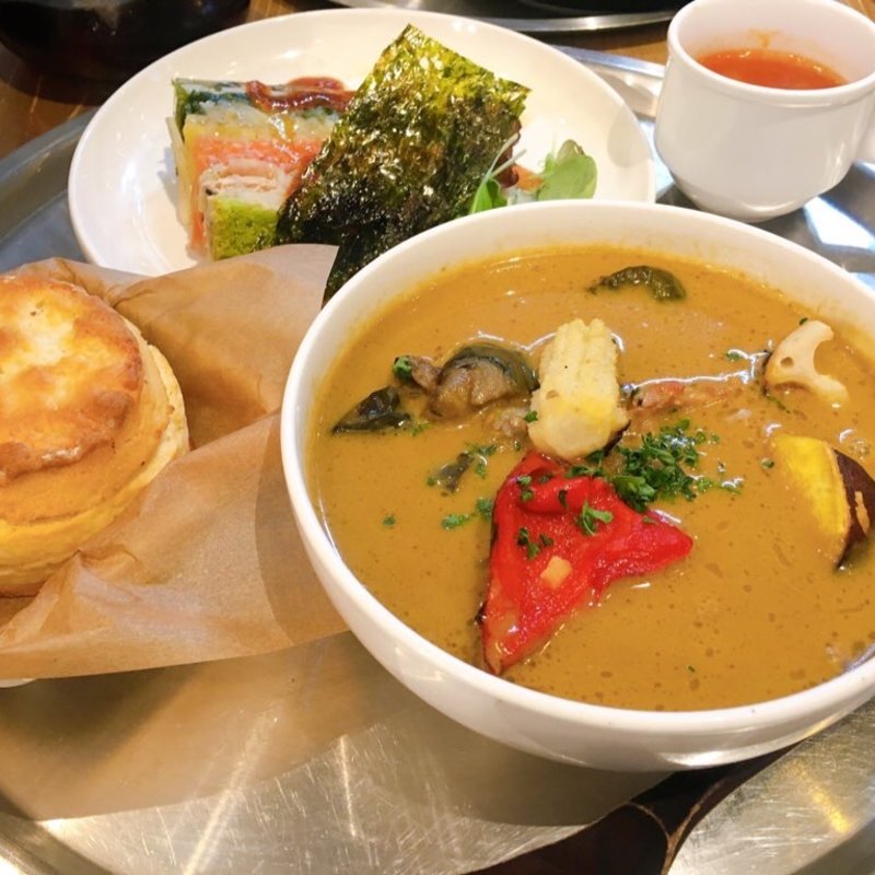 ロティサリーチキンと揚げ野菜のスープカレー(cafe clap)