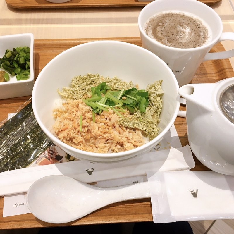 鮭ととろろ昆布の柚子胡椒だし茶漬け(nana's green tea mozoワンダーシティ店)