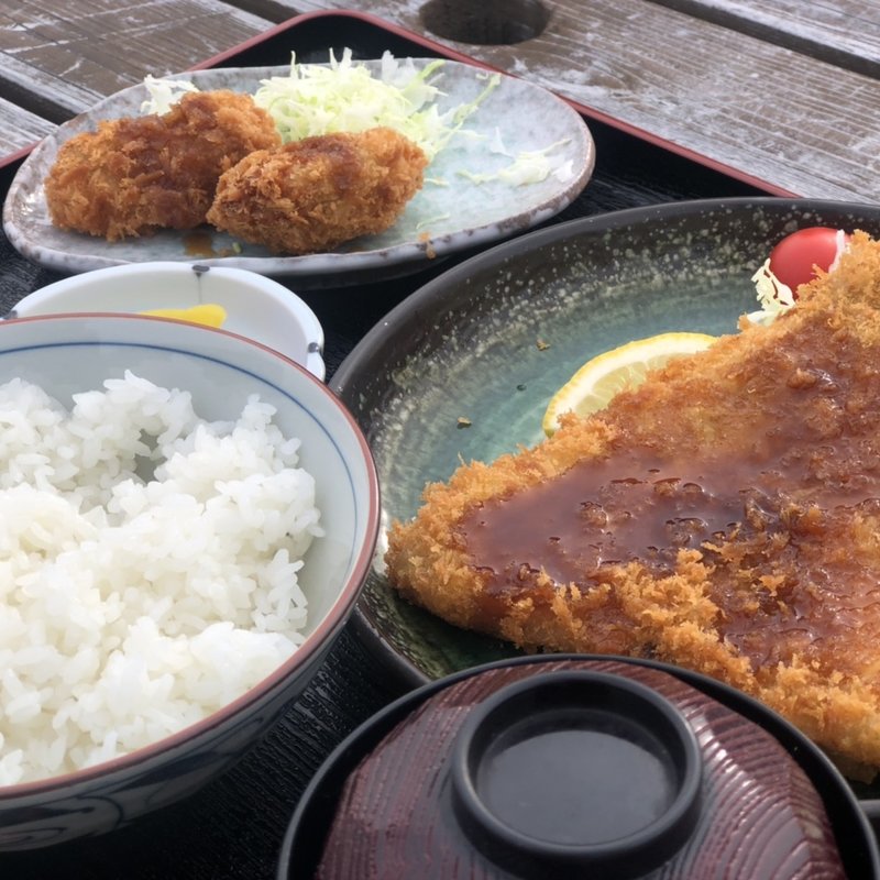 アジフライとカキフライ(市場食堂 せん政水産)