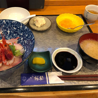 カンパチ海鮮丼(づけ丼屋　桜勘)