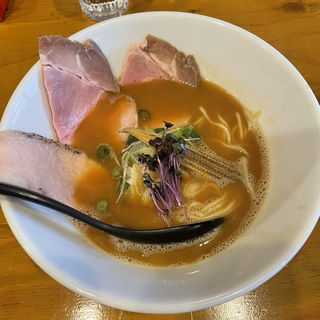 白湯スープ濃厚醤油(らーめんMARCO)