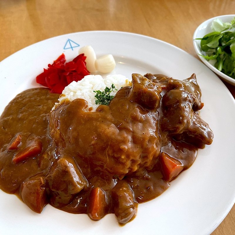 青森県産牛と青森産りんごのビーフカレー(青森県立美術館 カフェ4匹の猫)