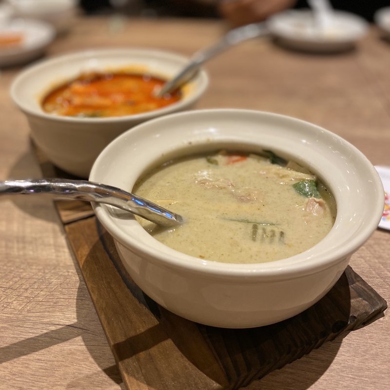 グリーンカレー、トムヤムクン(スコンター RAYARD Hisaya-odori Park店)