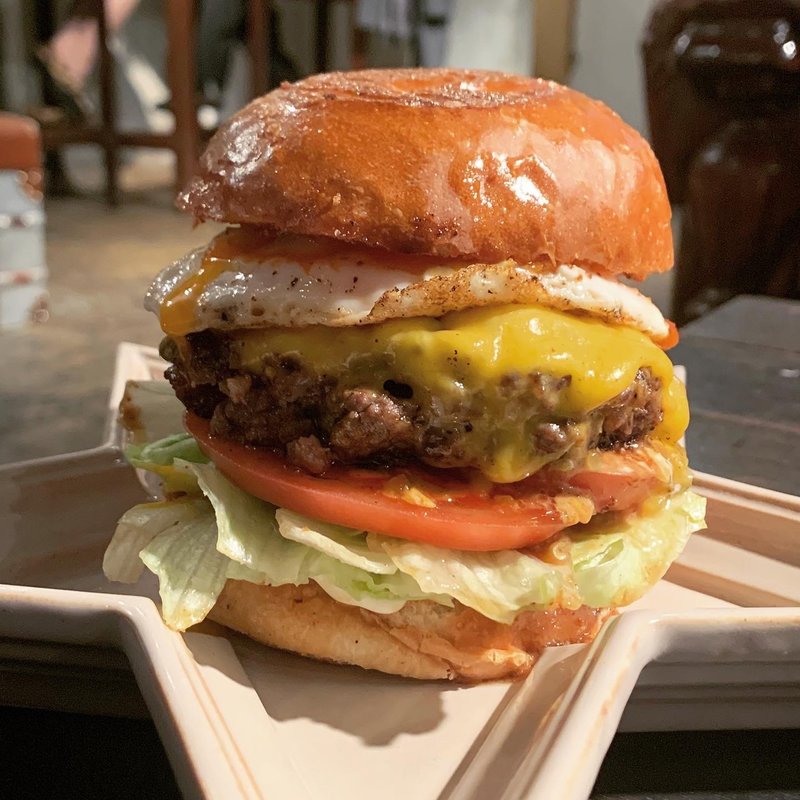 限定　牛すじバーガー oi de mio(アルデバラン )