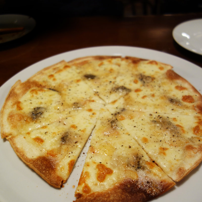 ピッツァ・クワトロフォルマッジオ(ブラッカ・ブロッコ)