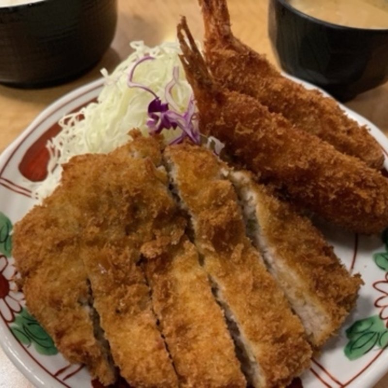 メンチカツランチ(海老フライ2尾追加)(とんかつ にいむら 西新宿店)