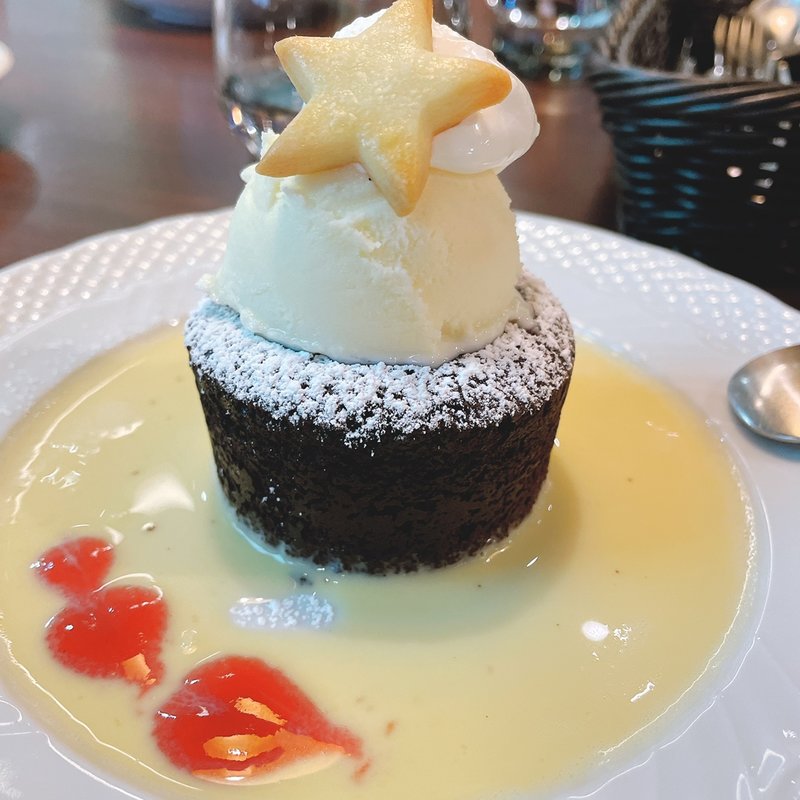 フォンダンショコラ ジェラート添え(星乃珈琲店 KITTE博多)