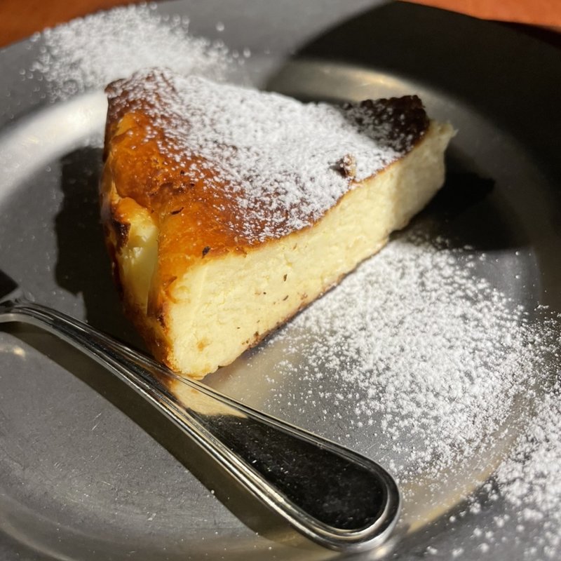 バスクチーズケーキ(ViTO 赤坂けやき通り店)