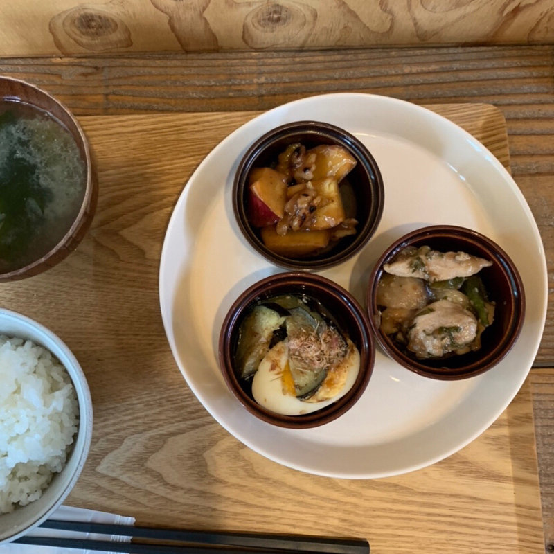 Cセット（主菜1副菜2）(日々食堂(ひびしょくどう))