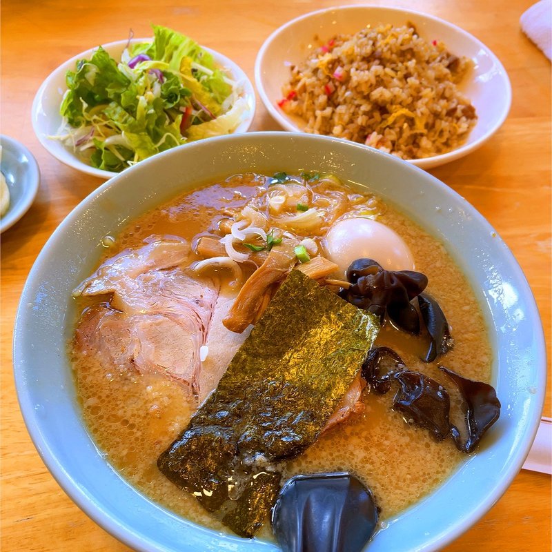 とんこつ醤油ラーメン＋半チャーハンセット(一本やり)