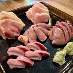 鶏刺し盛り合わせ(umebachee)