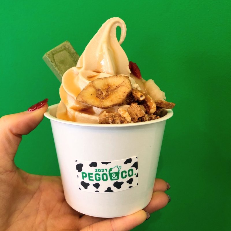 PEGOソフト（みたらしソフト×甘酒あん×グラノーラ）(PEGO＆CO. 世田谷店（ペゴあんこ せたがやてん）)
