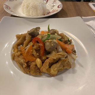 鶏のカシューナッツ炒め(5 STAR MYANMAR レストラン)