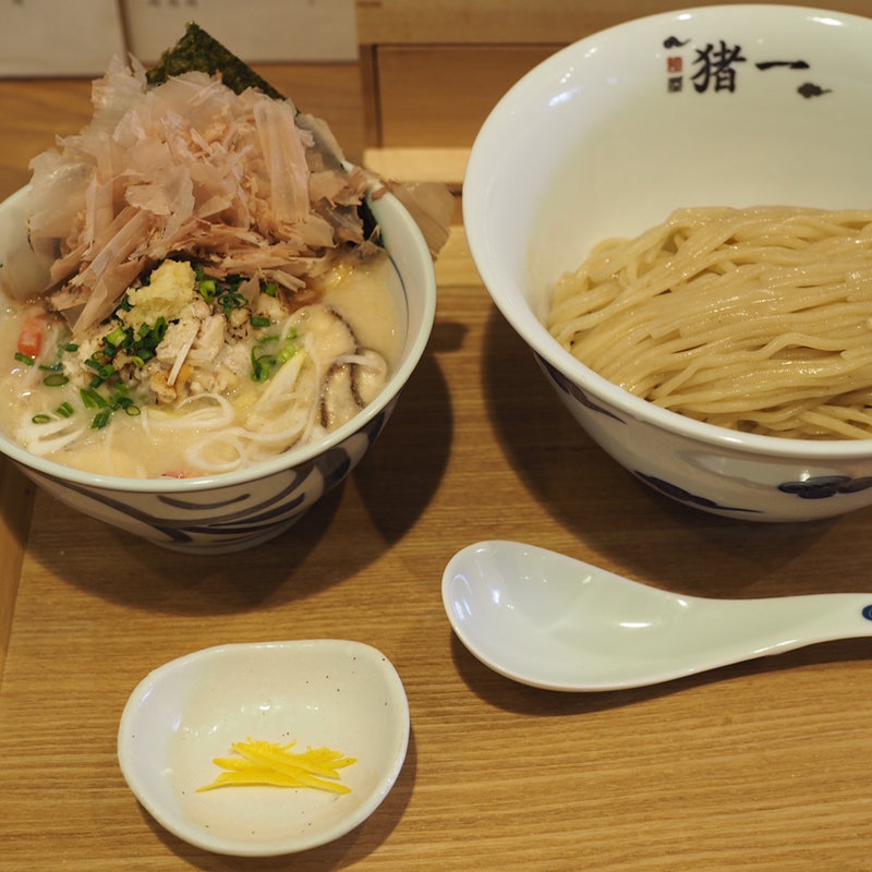 生姜香る鰤と聖護院かぶらの白味噌みぞれつけそば(麺屋猪一離れ)