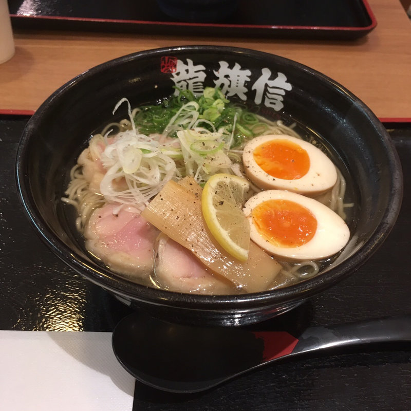 鶏塩ラーメンDX(龍旗信 関西空港店 )
