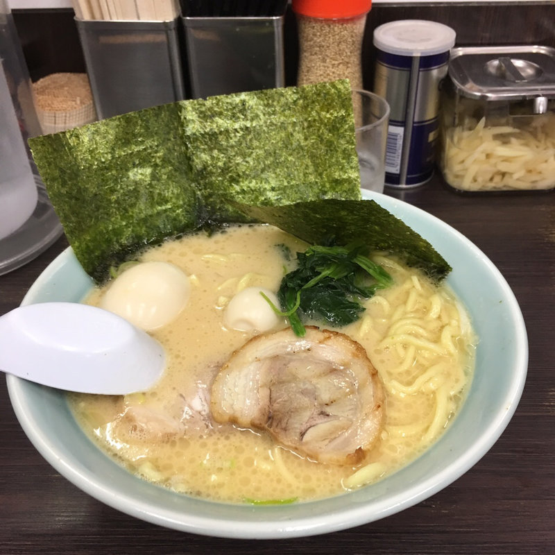 塩とんこつラーメン(横浜家系ラーメン 大阪なんば 魂心家)