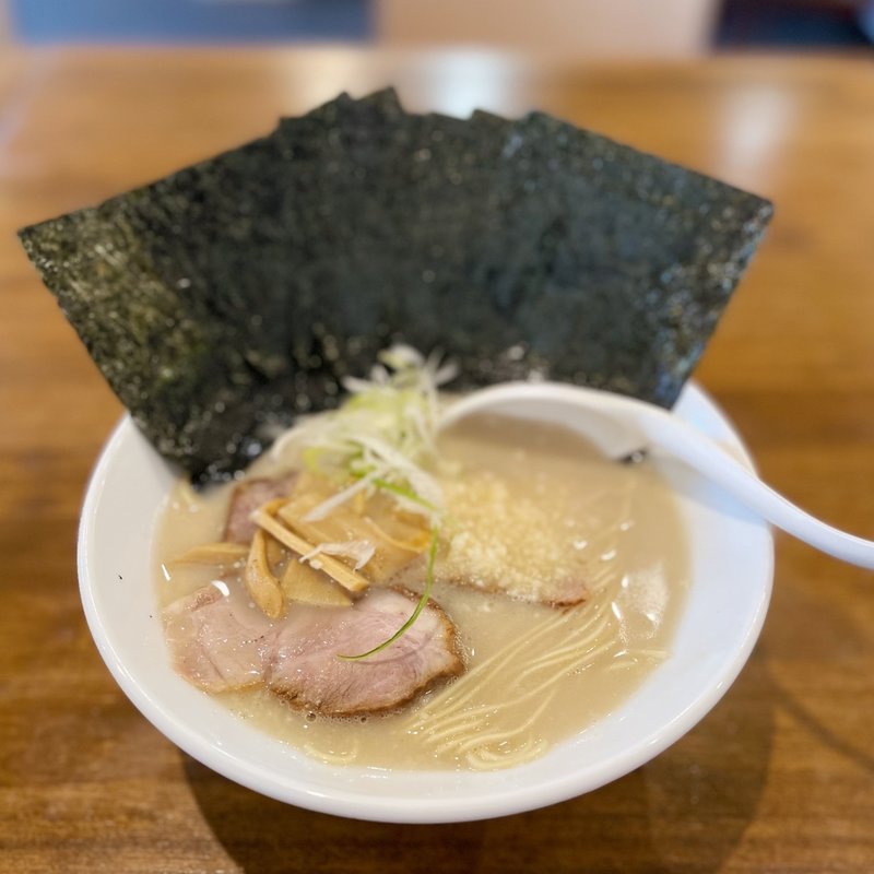 塩とんこつラーメン  1トッピング(ラーメン 岩佐 下鶴間店)