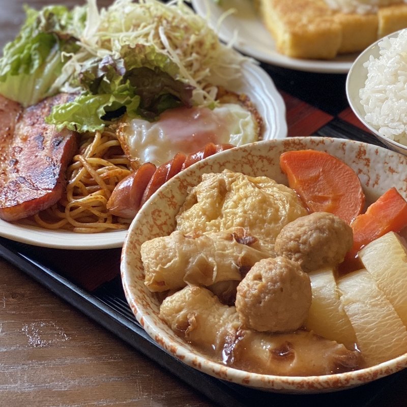 ランチタイムの定食 3品(きくの)