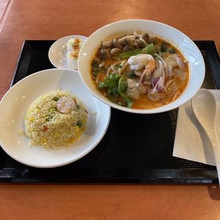 フォーセット（ココナッツ麺）(5 STAR MYANMAR レストラン)